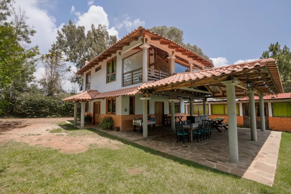 Cabaña Hércules de dos plantas con terraza entre pinos