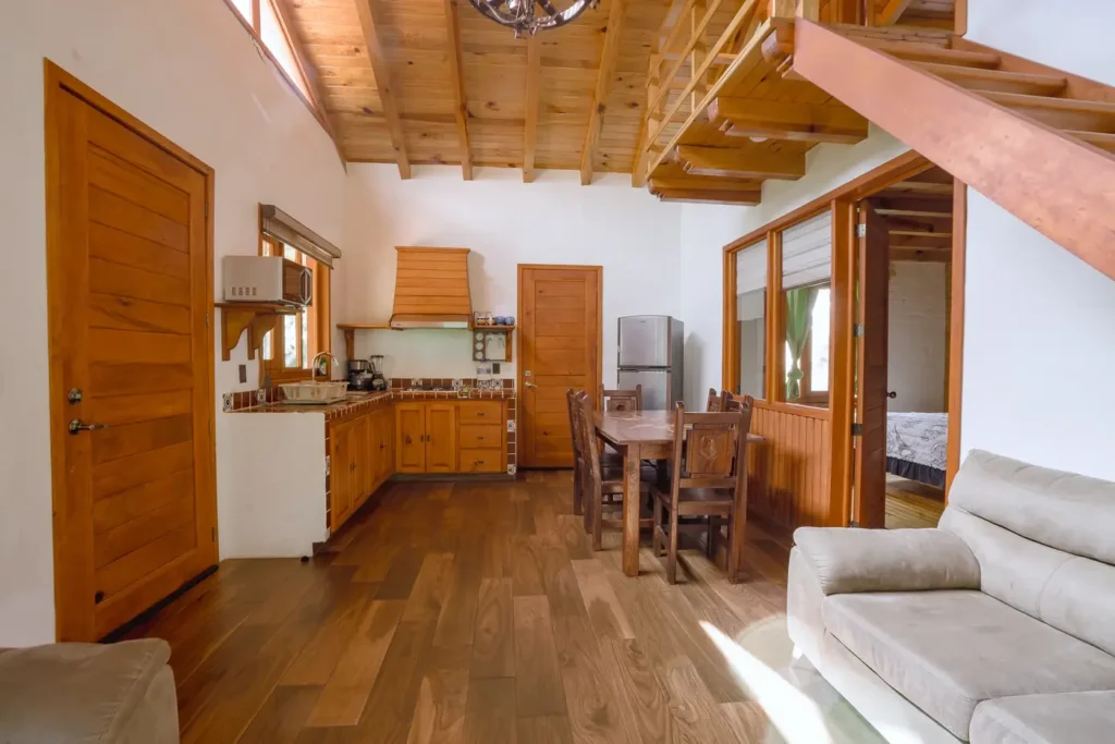 Cocina y comedor de la cabaña Lyra