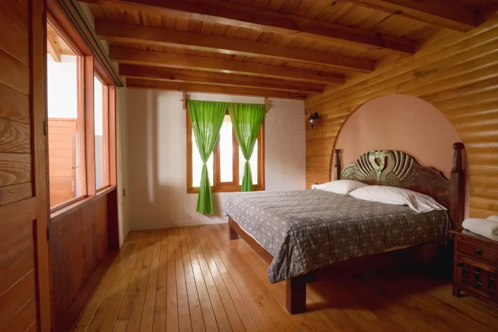 Recámara en el tapanco de la cabaña Virgo