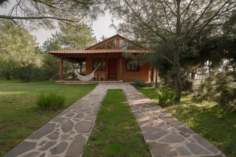 Cabaña Andrómeda, Paseo del Llano: acceso