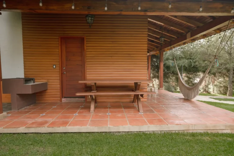 Cabaña Andrómeda, Paseo del Llano: terraza con asador