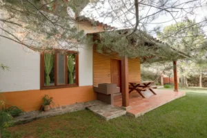 Cabaña Andrómeda, Paseo del Llano: exterior lateral