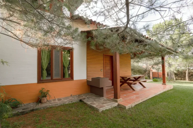Cabaña Andrómeda, Paseo del Llano: exterior lateral