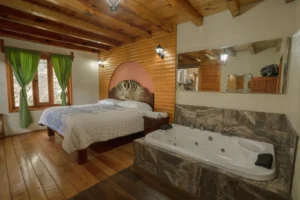 Cabaña Andrómeda, Paseo del Llano: recámara con jacuzzi