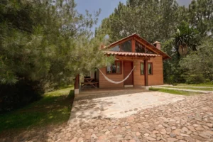 Cabaña Aquila, Paseo del Llano: acceso