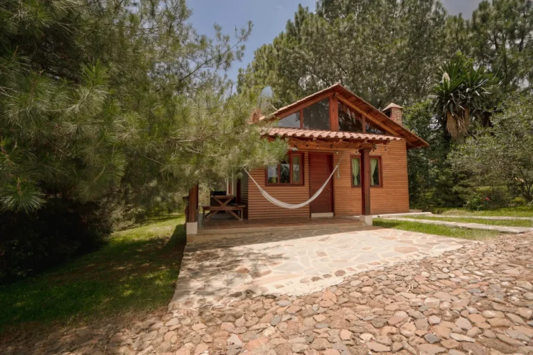 Cabaña Aquila, Paseo del Llano: acceso