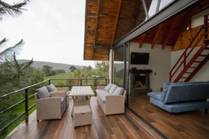 Cabaña Centauro, Paseo del Llano: terraza y sala