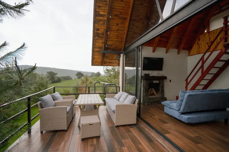 Cabaña Centauro, Paseo del Llano: terraza y sala