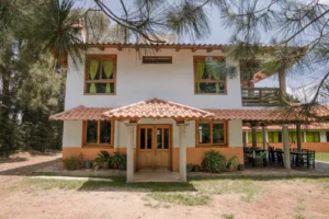 Cabaña Hércules, Paseo del Llano: fachada