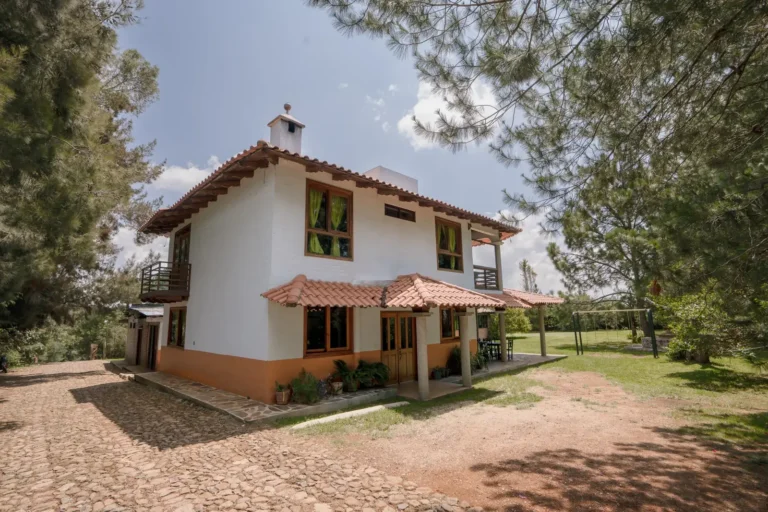 Cabaña Hércules, Paseo del Llano: exterior
