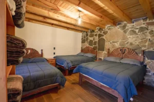 Cabaña Hydra, Paseo del Llano: recámara con varias camas