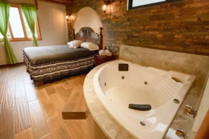 Cabaña Lupita, Paseo del Llano: recámara con jacuzzi