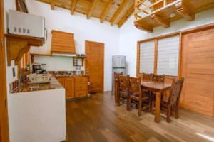 Cabaña Lyra, Paseo del Llano: cocina y comedor
