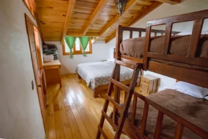 Cabaña Lyra, Paseo del Llano: recámara planta alta