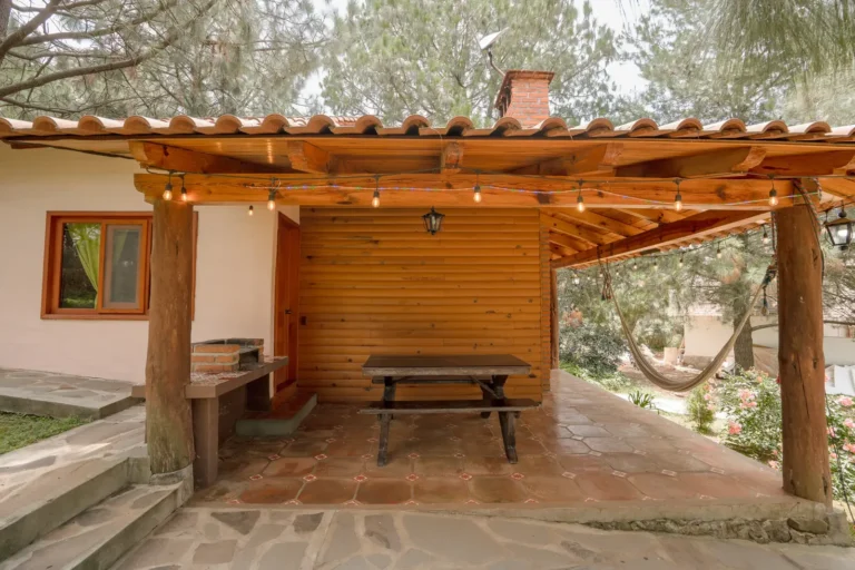 Cabaña Orión, Paseo del Llano: terraza con asador