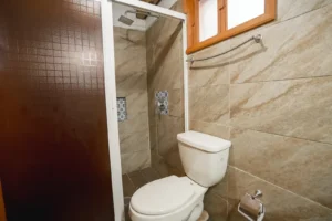 Cabaña Orión, Paseo del Llano: baño completo