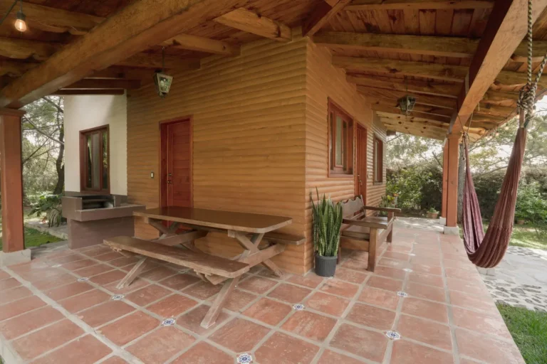 Cabaña Pegaso, Paseo del Llano: terraza con comedor