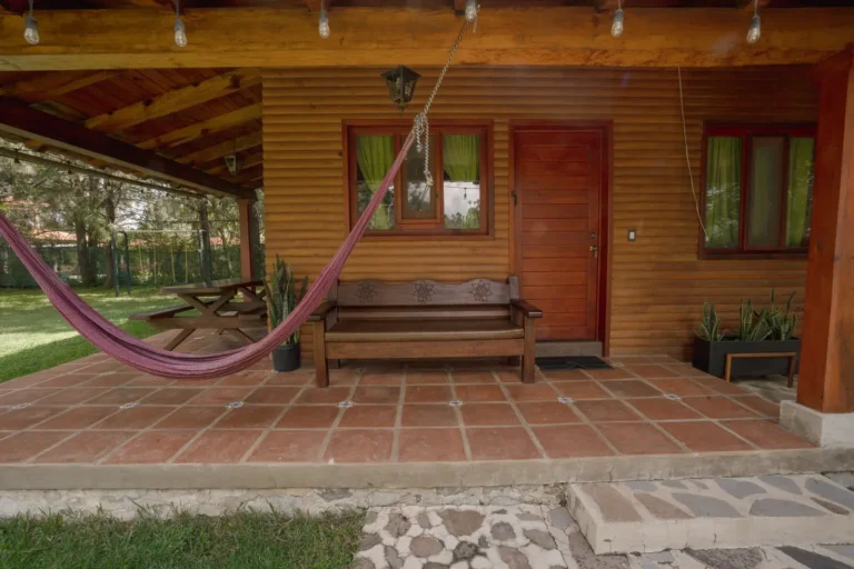 Cabaña Pegaso, Paseo del Llano: terraza con hamaca
