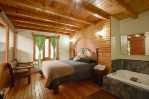 Cabaña Pegaso, Paseo del Llano: recámara con jacuzzi