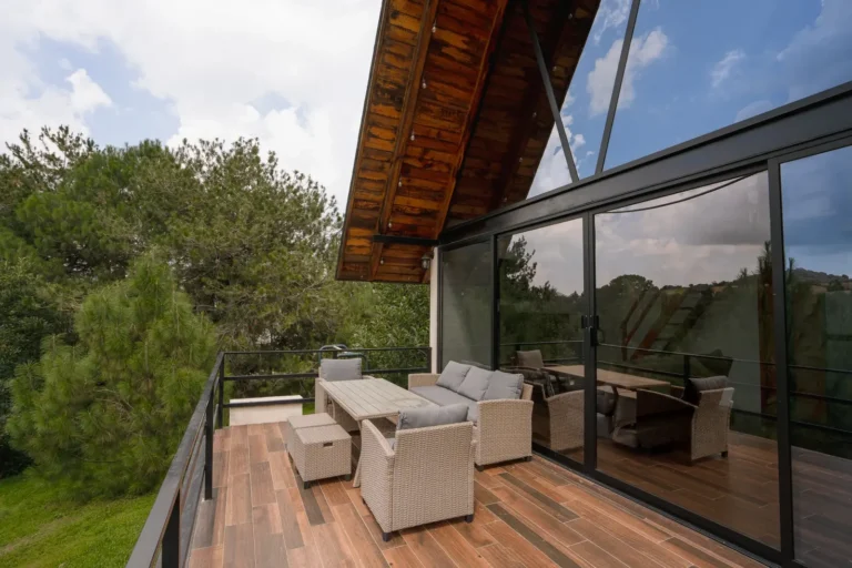 Cabaña Sagitario, Paseo del Llano: terraza