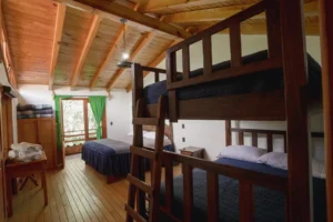 Cabaña Virgo, Paseo del Llano: recámara con litera