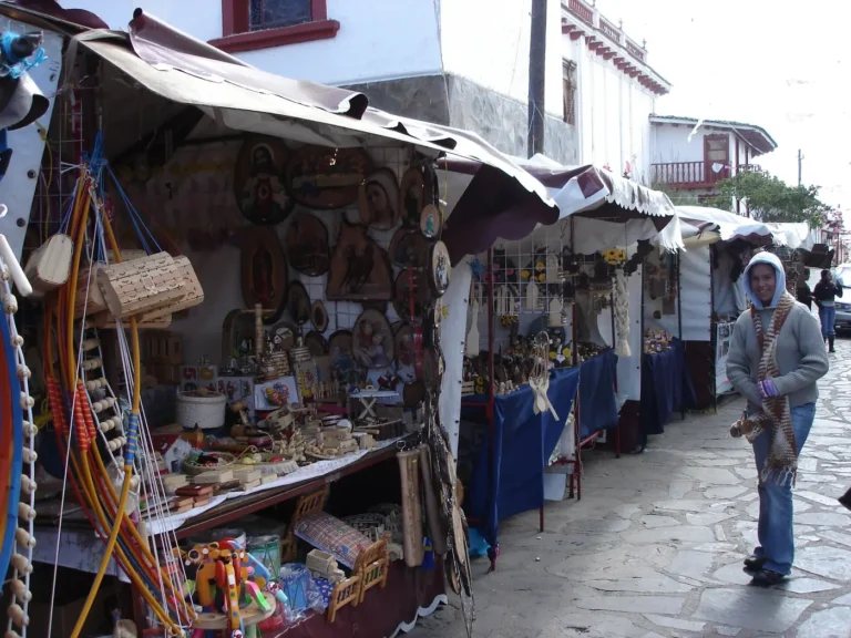 Puestos de artesanías en el centro de Mazamitla