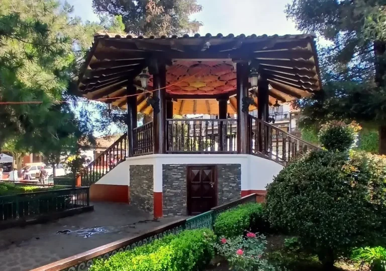 Quiosco de la plaza principal de Mazamitla